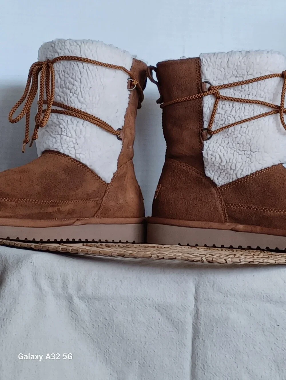 Koolaburra by UGG Women's Michon Short Chestnut Suede Faux Sherpa Boot.  Sz 9